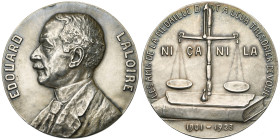 BELGIQUE, AR médaille, 1923, Lorrain. Edouard Laloire - Les amis de la médaille d'art à leur trésorier. D/ B. à g. R/ Balance posée sur un livre, coup...