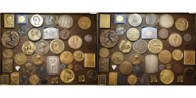 BELGIQUE, lot de 32 médailles, dont: 1872, Académie royale des Sciences et Lettres; 1901, Les amis philanthropes à Pierre Tempels; 1920, Léon Stiennon...