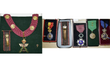 BELGIQUE, collier de doyen d’honneur du travail, modèle actuel en vigueur depuis 1948, en métal doré et passementerie, dans son écrin bilingue. Vendu ...