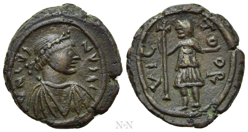 JUSTIN I (518-527). Pentanummium. Cherson. 

Obv: D N IVSTINVS AG. 
Diademed,...