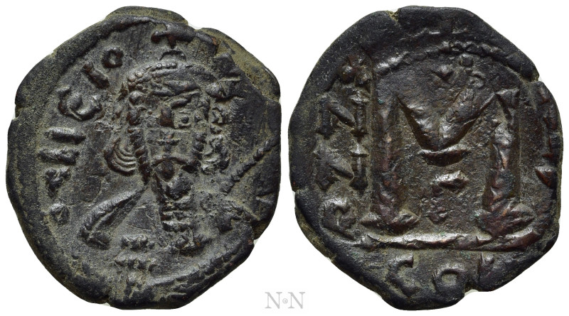 TIBERIUS III APSIMAR (698-705). Follis. Constantinople. Uncertain RY. 

Obv: O...