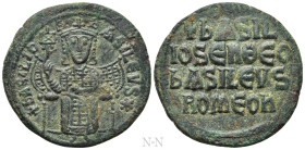 BASIL I THE MACEDONIAN (867-886). Follis. Constantinople