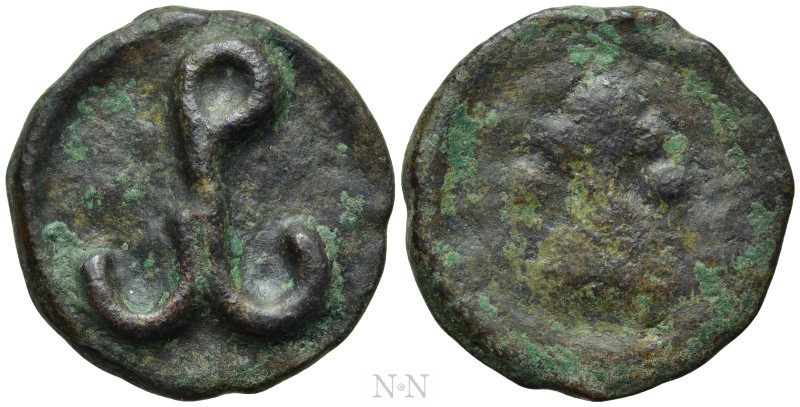 CONSTANTINE VII PORPHYROGENITUS, with ROMANUS I (913-959). Ae. Cherson. 

Obv:...