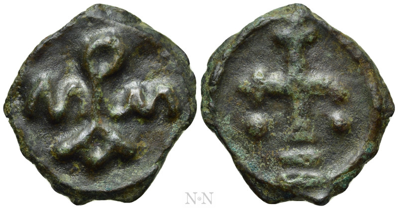 CONSTANTINE VII PORPHYROGENITUS, with ROMANUS I (913-959). Ae. Cherson. 

Obv:...