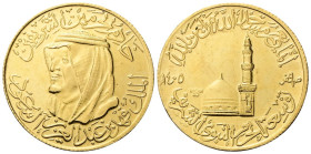 ARABIA SAUDITA Fahd Bin 'Abd al-'Aziz Al Saud, 1982-2005. Medaglia AH 1405 (1984). Au gr. 39,92 mm 40,5 Dr. Busto del re Fahd Bin Abdulaziz Al-Saud di...