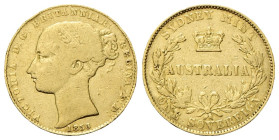 AUSTRALIA Regina Vittoria, 1837-1901. Sterlina 1856, zecca di Sidney. Au gr. 7,86 Dr. Testa giovanile diademata a s. Rv. Scritta entro rami d’alloro. ...