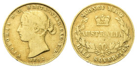 AUSTRALIA Regina Vittoria, 1837-1901. Mezza Sterlina 1862 Sydney. Au gr. 3,81 Dr. Testa giovanile laureata a s. Rv. Corona reale entro due rami di all...
