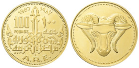 EGITTO Repubblica Araba, dal 1971. 100 Pounds 1987. Au gr. 17,51 Dr. Iscrizione in egiziano disposta su tre righe. Rv. Testa del dio Amon. KM#603; Fri...
