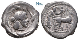 SIZILIEN SYRAKUS
Herrschaft der Deinomeniden, 485-466 v. Chr. Tetradrachme 475-470 v. Chr. Vs.: Wagenlenker führt ein Viergespann n. r., das von Nike...