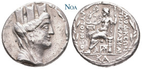 NÖRDLICHE LEVANTE LAODIKEIA AD MARE
 Tetradrachme 66-65 v. Chr. (Jahr 16) Vs.: Büste der Tyche mit Mauerkrone u. Schleier n. r., alles im Kranz. Rs.:...