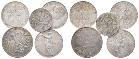 FRANKFURT AM MAIN, Stadt
Lot 20 Kreuzer bis Doppelgulden (5 Stücke) 1763 bis 1862 Diverse Silberprägungen, darunter Vereinstaler (2x), Gedenkdoppelgu...