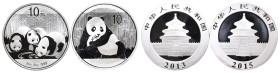CHINA VOLKSREPUBLIK, seit 1949.
Lot 10 Yuan (2 Stücke) 2013 und 2015 Panda Serie, jeweils 1 oz Silber. Polierte Platte