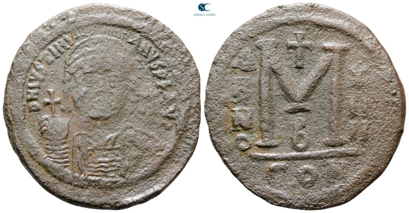 Justinian I AD 527-565. Constantinople
Follis or 40 Nummi Æ

40 mm, 17,97 g
...