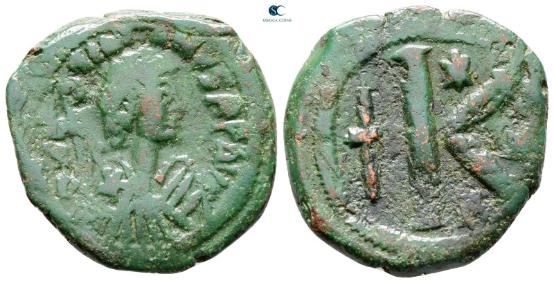 Justinian I AD 527-565. Constantinople
Half Follis or 20 Nummi Æ

26 mm, 8,75...