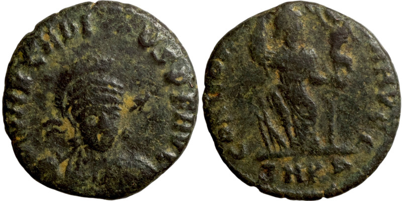 Theodosius II (402-450 AD). Antioch mint. AE follis. Obv: D N THEODOSIVS P F AVG...