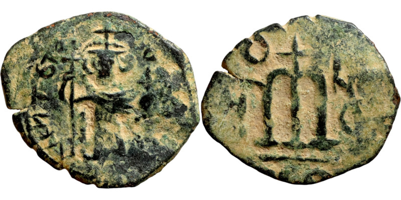 Constans II (641-668) Follis. Obverse: Imperial figure holding cross and globus ...