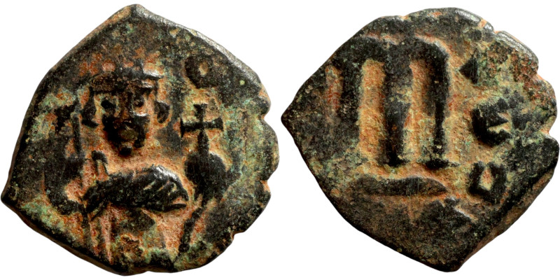 Constans II (641-668) Follis. Obverse: Imperial figure holding cross and globus ...