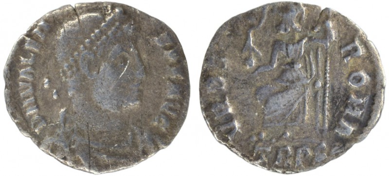 Romanas - Valente (364-378) - Siliqua

Siliquia, VRBS ROMA/TRPS, RCV 19675, RS...