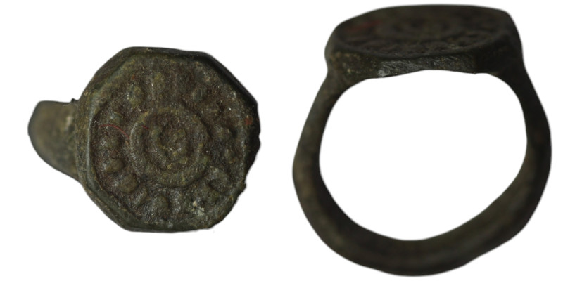 Ancient ring with ornament
(20mm, 7,30g)