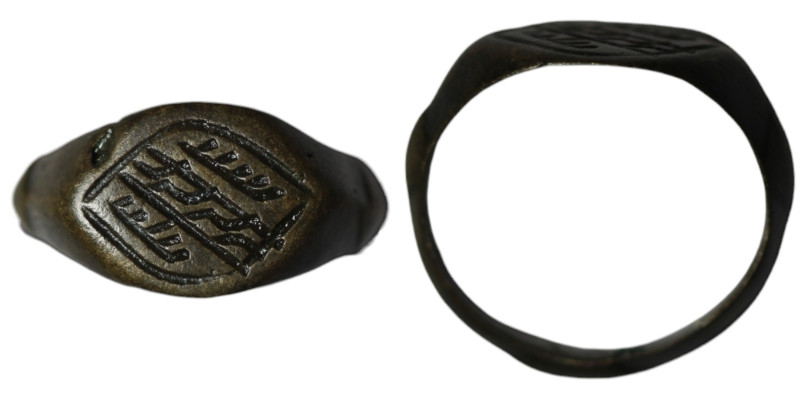 Ancient ring with ornament
(20mm, 2,96g)