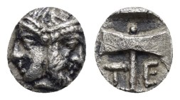 TROAS.Tenedos .(Circa 500-400 BC).Obol.

Obv : Janiform head, female on left, male on right.

Rev : T-E, double axe within incuse square.
SNG Mun...