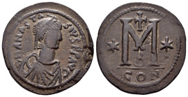 ANASTASIUS I.(491-518).Constantinople.40 Nummi.

Obv : D N ANASTASIVS P P AVG. Diademed, draped and cuirassed bust right.

Rev : Large M; star to ...