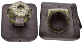 ANCIENT BYZANTINE BRONZE RING.(10th-11th century).Ae.

Condition : Good very fine

Material : Bronze.

Weight : 12.15 gr
Diameter : 24 mm
