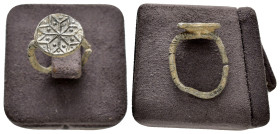 ANCIENT BYZANTINE BRONZE RING.(10th-11th century).Ae.

Condition : Good very fine

Material : Bronze.

Weight : 2.73 gr
Diameter : 17 mm
