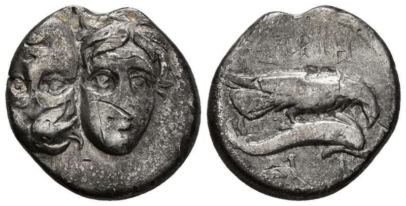ISTROS, Moesia. 400-350 a.C. A/ Dos cabezas de jóvenes masculinos enfrentados (¿...