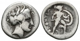 LOKRIS. Lokri Opuntii. Hemidracma o Trióbolo. 340-330 a.C. A/ Cabeza de Persephone a derecha llevando corona con espigas. R/ Ajax avanzando a derecha,...