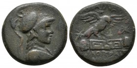 PHYRGIA, Apameia. AE20. 88-40 a.C. A/ Busto de Atenea con casco a derercha. R/ Aguila posándose sobre altar de Meandro, a ambos lados gorros de Dioscu...