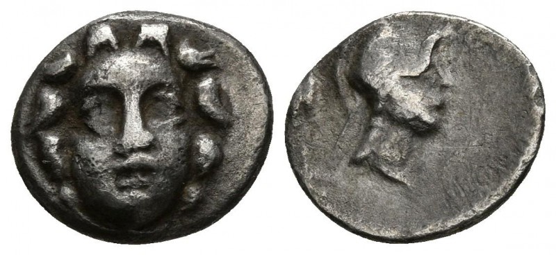 PISIDIA, Selge. Obolo. 350-300 a.C. A/ Gorgona de frente. R/ Cabeza de Athenas a...