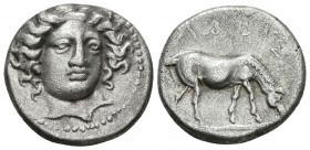 THESSALIA, Larissa. Dracma. 400-380 a.C. A/ Cabeza de la ninfa Larissa ligeramente hacia la derecha, en el cabello ampyx. R/ Caballo pastando a derech...