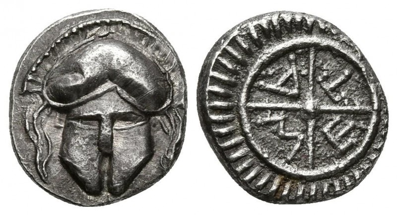 THRACIA, Mesembria. Dióbolo. 450-350 a.C. A/ Casco de frente. R/ Rueda de cuatro...