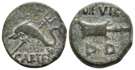 CARTEIA. Semis. Epoca de Augusto. 27 a.C.-14 d.C. San Roque (Cadiz). A/ Delfín a izquierda, debajo tridente, abajo CARTEIA. R/ Timón, encima IIII VIR,...