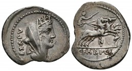 C. FABIUS. C.F. HADRIANUS. Denario. 102 a.C. Roma. A/ Busto de Cibeles velado y con corona mural a derecha, detrás EX·A·PV. R/ Victoria en biga a dere...