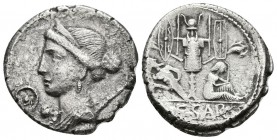 JULIO CESAR. Denario. 46-45 a.C. Ceca militar móvil (Hispania). A/ Busto drapeado de Venus a izquierda, delante lituus y busto de cupido, detrás cetro...