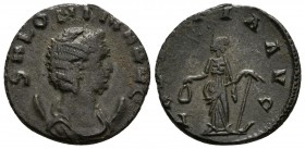 SALONINA. Antoniniano. 260-268 d.C. Roma. A/ Busto drapeado a derecha sobre creciente. SALONINA AVG. R/ Laetitia estante a izquierda portando corona y...