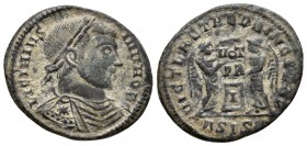 LICINIO II. Follis. 317-324 d.C. Siscia. A/ Busto laureado y drapeado con coraza a derecha. LICINIVS IVN NOB C. R/ Dos victorias sujetando escudo con ...