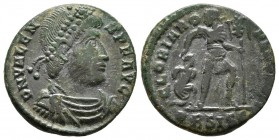 VALENS. Follis. 364-378 d.C. Siscia. A/ Busto con diadema, drapeado y con coraza a derecha. D N VALENS P F AVG. R/ Valens avanzando a derecha portando...