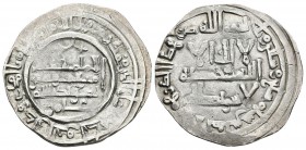 CALIFATO DE CORDOBA. Hisham II. Dirham. 369H. Al-Andalus. Citando a `Amir en la IIA. V-504. Ar. 2,99g. MBC-.