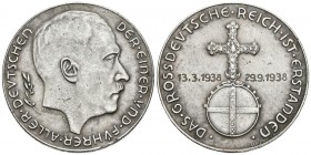 ALEMANIA (III Reich). Medalla. 1938. Vienna. Hanisch-Concee. A/ Busto de Hitler, alrededor DER EINER UND FÜHRER ALLER DEUTSCHEN. R/ Cruz sobre orbe, a...