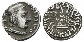 INDIA. Kshatrapas. Dracma de Rudrasena I como Mahakshatrapa. 199-222 d.C. Dinastía Karddamaka. A/ Busto del rey a derecha, alrededor leyenda. R/ Emble...