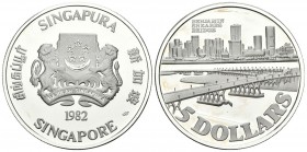 SINGAPUR. 5 Dollars. 1982. Puente de Benjamin Sheares. Ar. Presentado en cápsula cerrada. PROOF.