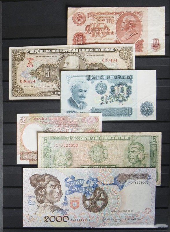 Curioso conjunto de billetes de diversos países en calidades diversas. A EXAMINA...