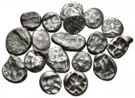 ANTIGUA GRECIA. Lote compuesto por 17 monedas de plata. Conteniendo de PARION. 3/4 Dracma (13) y REYES DE PERSIA. Darios I a Xerxes II. Siglos (4). Ar...