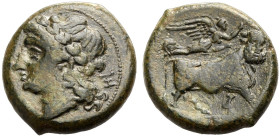 KAMPANIEN. NEAPOLIS. 
Bronze, 275-250 v. Chr. Kopf des Apollon mit L. n.l., dahinter IH. Rv. Menschenköpfiger Stier n. r., darüber eine ihn kränzende...