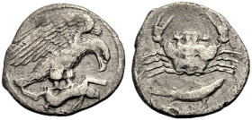 SIZILIEN. AKRAGAS. 
Hemidrachmon, ca. 413-406 v. Chr. Adler n. r. auf einem toten Hasen. Rv. Krabbe, darunter Fisch n. r. 1,92 g., 17 mm. SNG ANS 101...