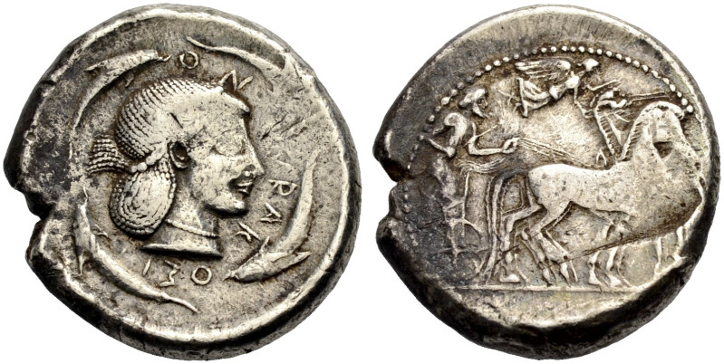 SIZILIEN. SYRAKUS. 
Tetradrachmon, 485-479 v. Chr. Lenker in Biga n. r., Kopf d...