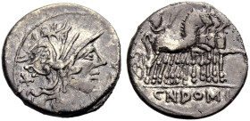 RÖMISCHE REPUBLIK. CN. DOMI, Q. CVRTI, M. SILA 116 od. 115 v. Chr. 
Denar. Kopf der Roma im Helm n. r., dahinter Wertzeichen X. Rv. CN DOMI Iuppiter ...